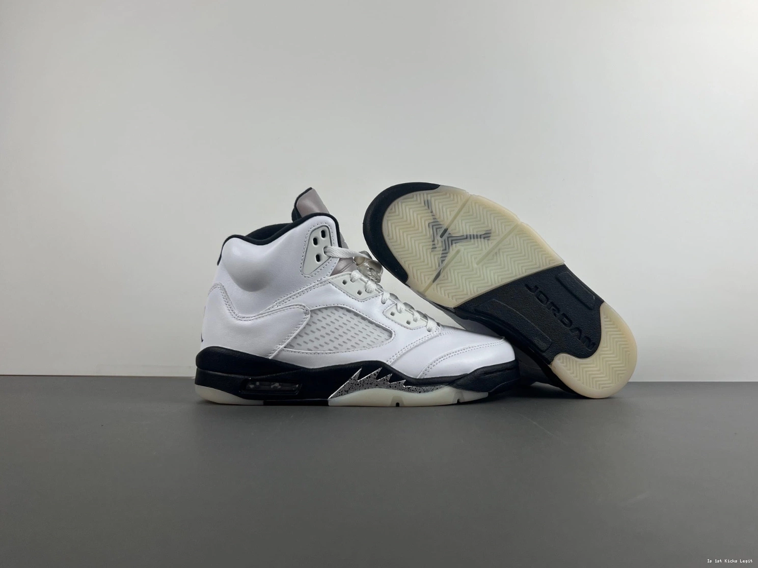 DD0587-110 Black Air 5 Jordan White 1123